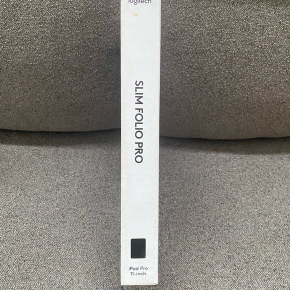 Logitech Slim Folio Pro for Ipad Pro 11” - Picture 2 of 5